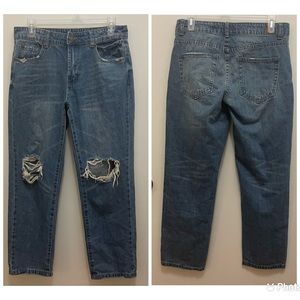 GOGO Jeans Distressed 90’s Fit High-Rise Ripped Jeans. Size 7 (Juniors)